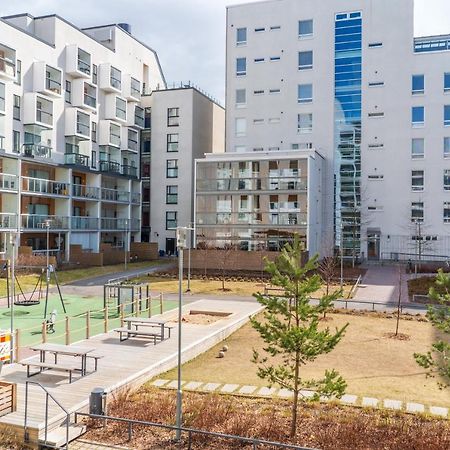 ヘルシンキIso Aurinkoinen Parveke Ja Hyvaet Yhteydetアパートメント エクステリア 写真